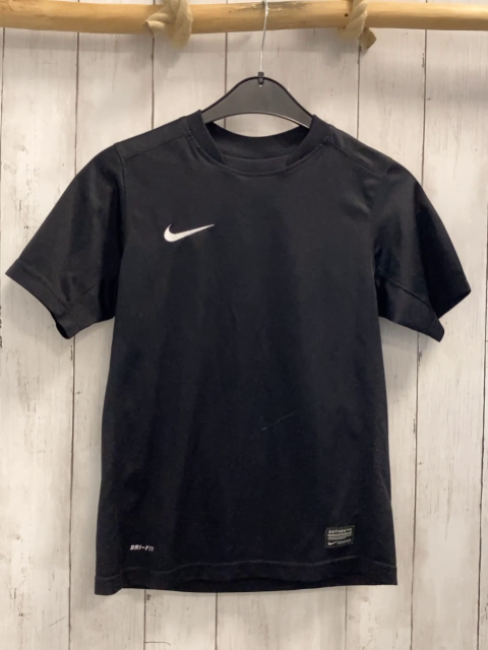 Nike  Sportshirt  Gr. 146/152  schwarz weißes Label 