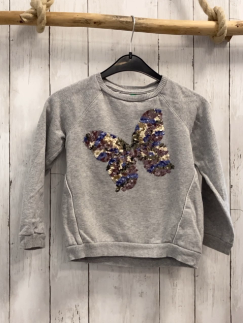 Benetton Pullover  Gr. 122  grau Pailettenschmetterling 