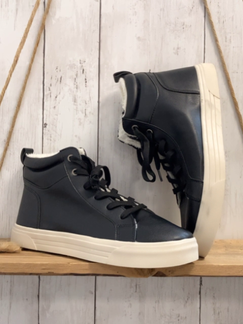   Boots Gr. 41  schwarz weißes Plüschfutter 