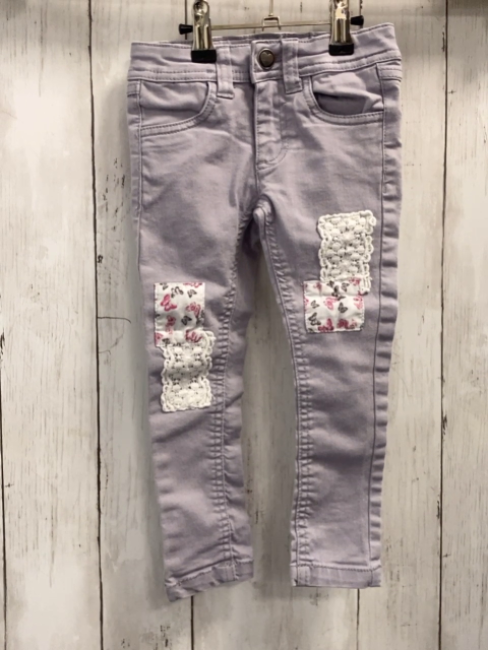 Dopodopo  Hose  Gr. 98  lavendel Aufnäher mit Schmetterlingen + Stickere Bund verstellbar 