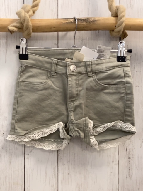 H&M  Shorts  Gr. 122  sand weißer Spitzensaum Bund verstellbar 