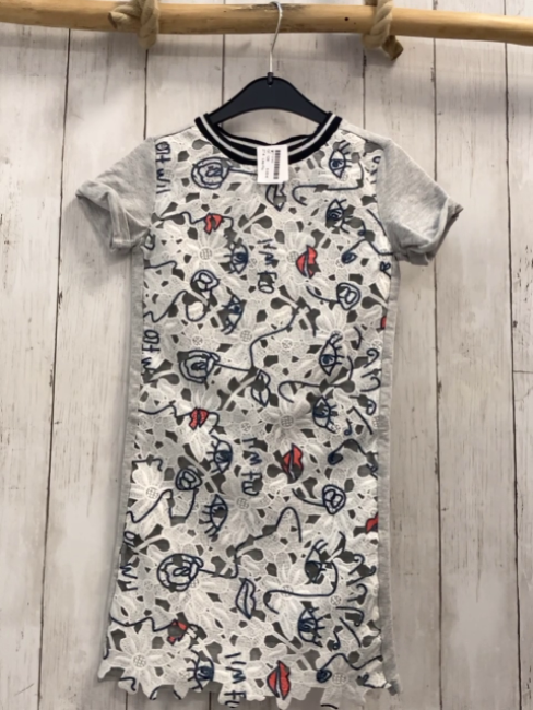 Like Flo  Kleid  Gr. 128  grau + weiß mit Blumenstickerei + Augen Lippen 