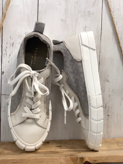 Bugatti  Schuhe  Gr. 40  weiß beige grau mit Buchstaben 