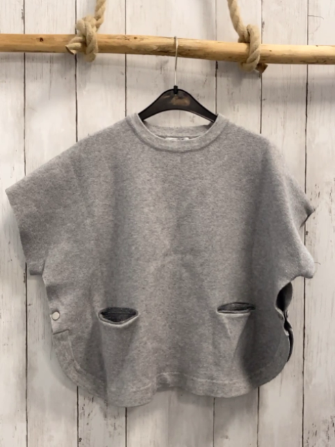 Okaidi Poncho  Gr. 140  hellgrau Strick