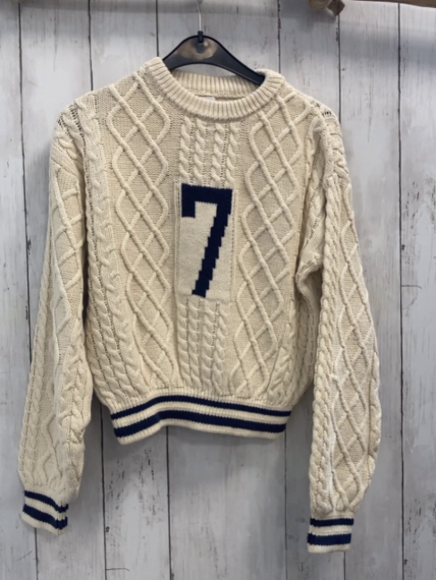 Zara  Pullover  Gr. 146/152  beige Strick Zöpfe blaue "7" + blauer Streifenbund 