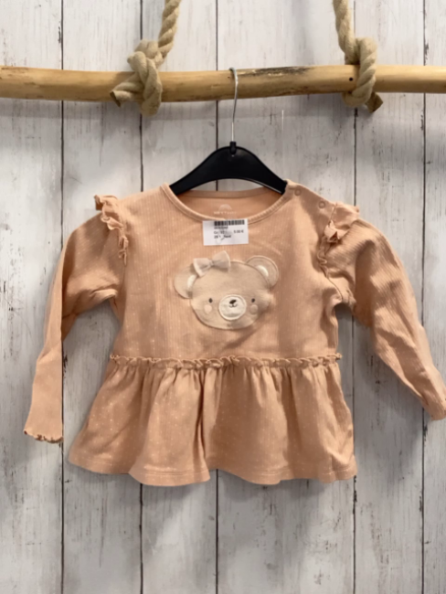 Next  Langarmshirt  Gr. 92  lachs Rippen Bärenkopf Rüschen an den Schultern 