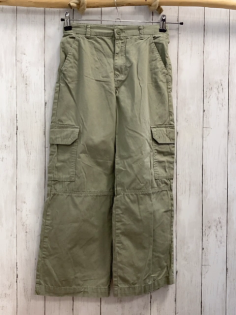 H&M Hose  Gr. 146  kiwi Gummizugbund aufgesetzte Taschen  