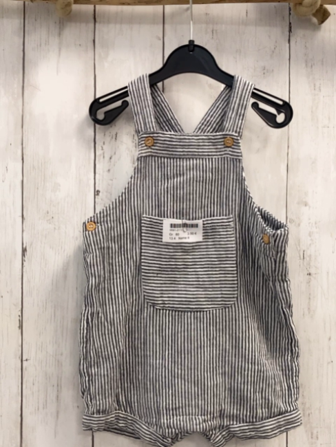 Name it  Latzshorts  Gr. 80  grau hellgraue Streifen 