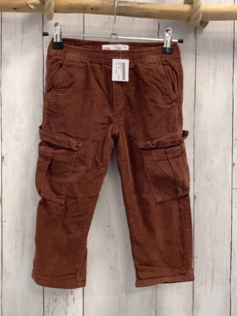 Zara  Hose  Gr. 98  braun Feinkord aufgesetzte Taschen Gummizgugbund 