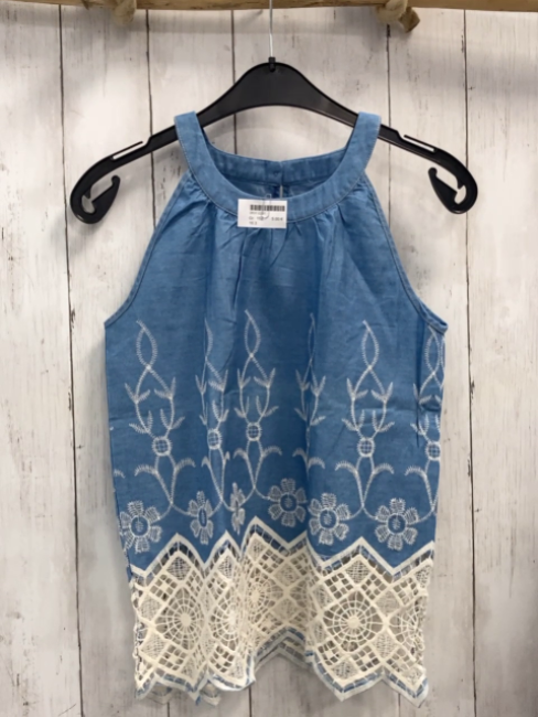   Sommverbluse  Gr. 152  hellblau Jeans weiße Stickerei + Saum mit Lochstickerei 