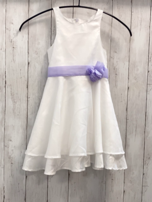   Kleid  Gr. 116  weiß lavendel Gürtelband mit Rosette 