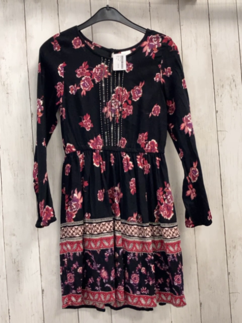  Kleid Gr. 140  schwarz große Blumen