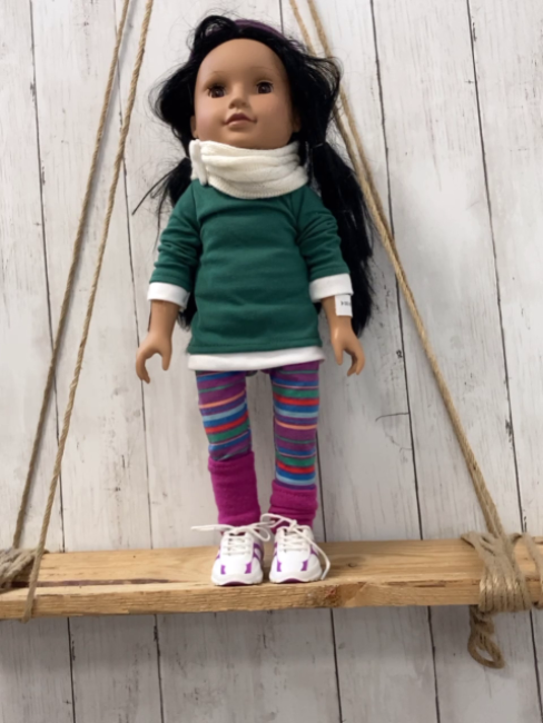 Müller  Puppe  Gr. 45cm   Puppe Modern Girl Brunette mit grünem Shirt gestreifter Leggings Mütze Schuhe Schal 