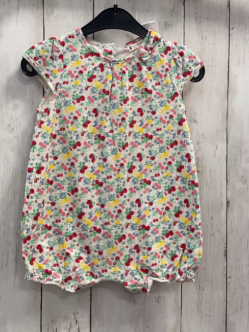 Next  Playsuit  Gr. 86  weiß Früchte Blätter 
