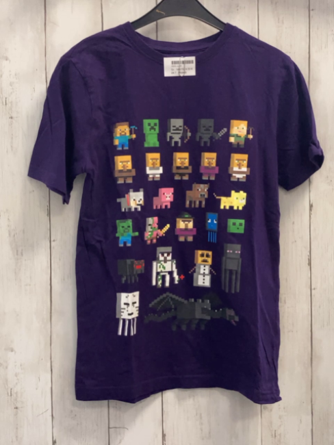 Mojang  T-Shirt  Gr. 146/152  lila bunte Figuren 