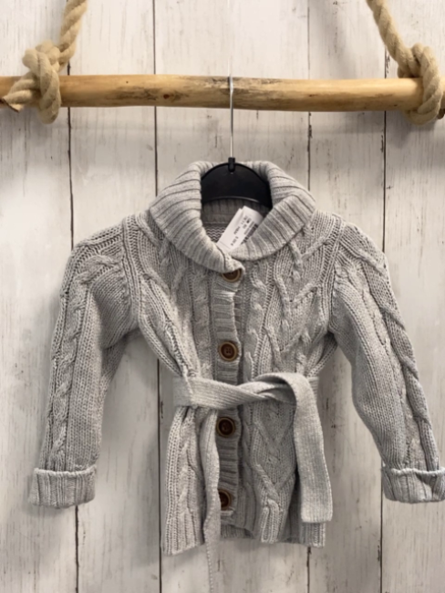 H&M  Strickjake  Gr. 80  hellgrau Zöpfe mit Gürtel