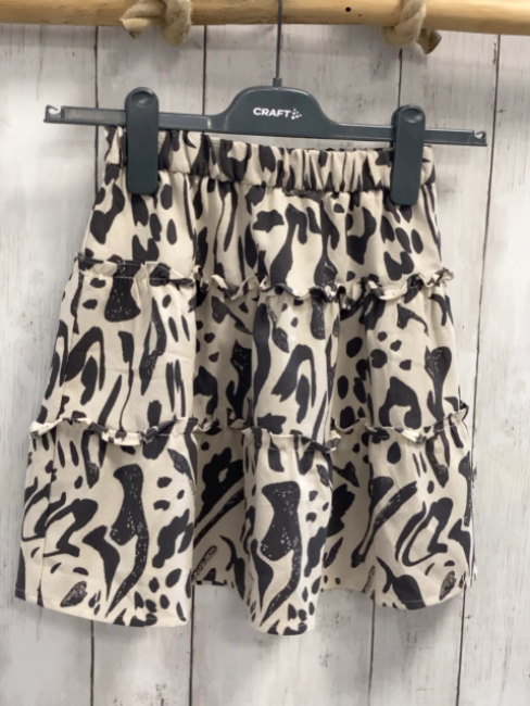 H&M  Rock  Gr. 134/140  beige grauer Druck Rüschen 