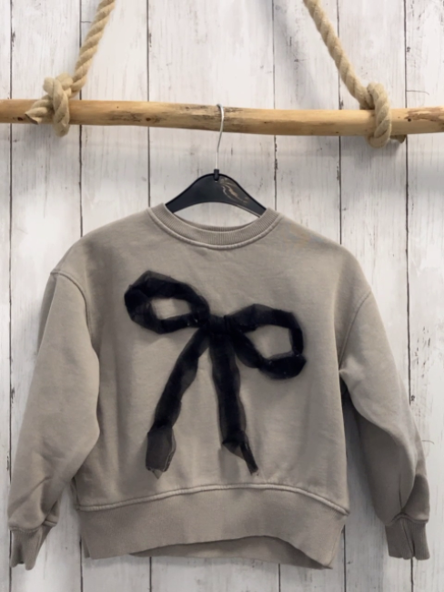 zara Pullover Gr. 128  grau schwarze Schleife