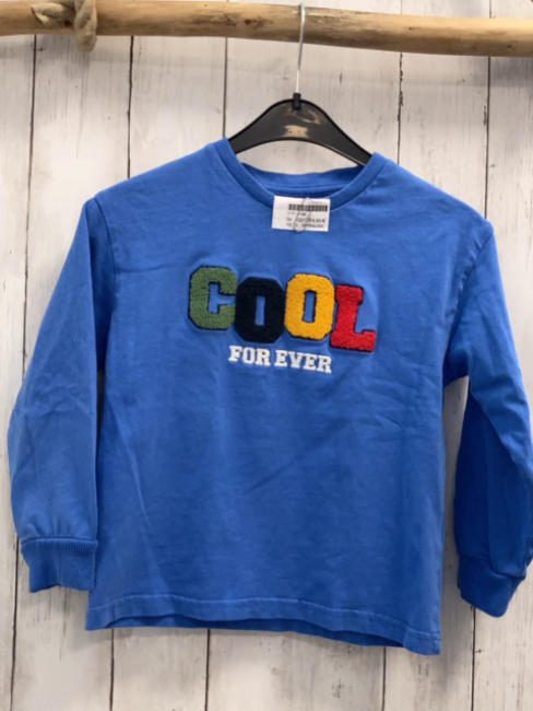 Vertbaudet  Pullover  Gr. 122/128  hellblau bunte Plüschschrift 