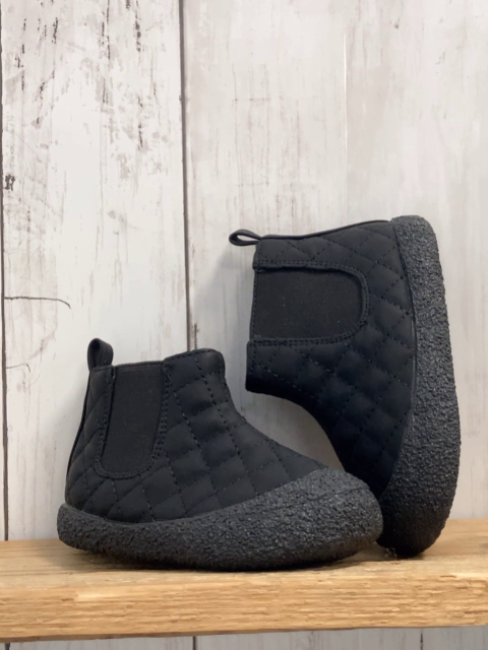 neu  Boots  Gr. 18  schwarz Gesteppt 
