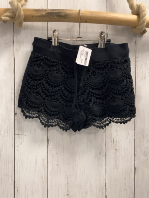 Manguun Shorts  Gr. 128  schwarz zweilagig Häkelei 