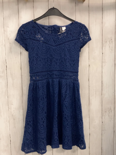 H&M  Kleid  Gr. 152  blau zweilagig Blumenstickerei 