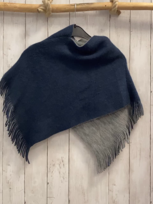 S´Oliver  Poncho  Gr. 116  blau hellgrau Strick Fransen 