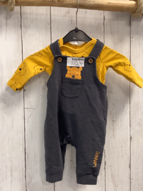 2tlg  Latzhose + Langarmbody  Gr. 56  grau Winnie Puuh + mais 