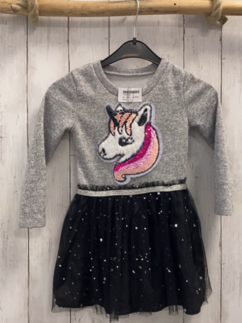   Kleid  Gr. 110  hellgrau meliertes Strickoberteil mit Einhornkopf mit Pailetten schwarzer Tüllüberrock mit silber Steinen + Sternen 