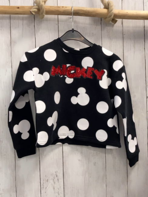  Pullover Gr. 134  schwarz weiße Punkte rote Pailettenschrift