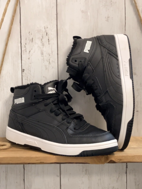 Puma  Boots  Gr. 38,5  schwarz weiße Sohle gefüttert 