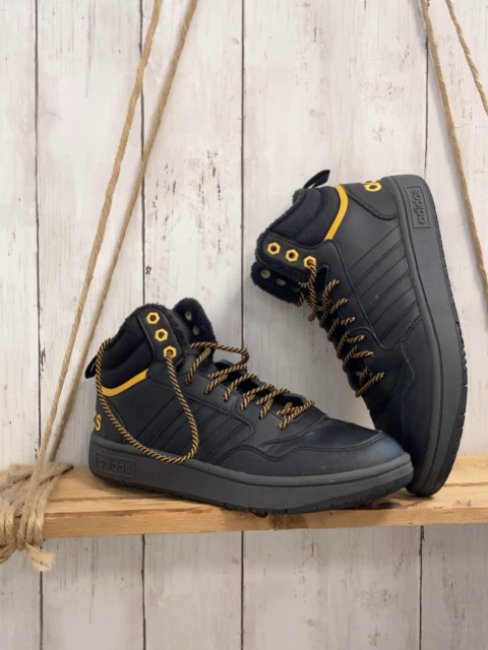 Adidas  Boots  Gr. 40 2/3   schwarz + schwarz mais Schnürsenkel 