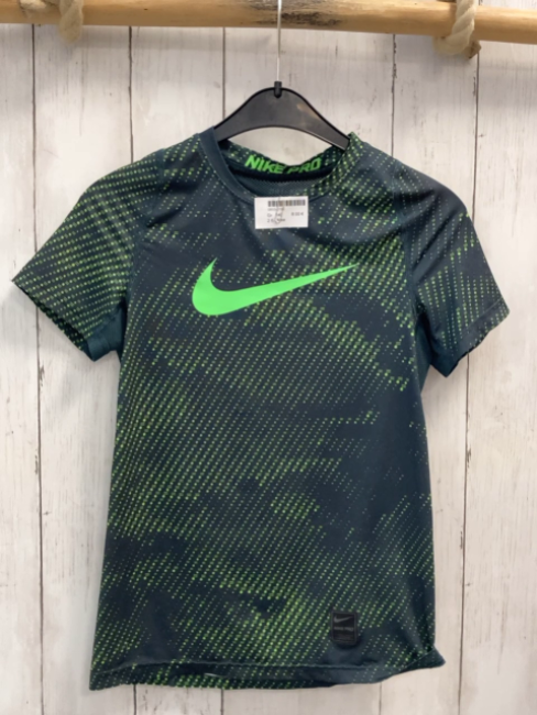 Nike Sportshirt  Gr. 140  grau hellgrüne Punkte, Striche + Label