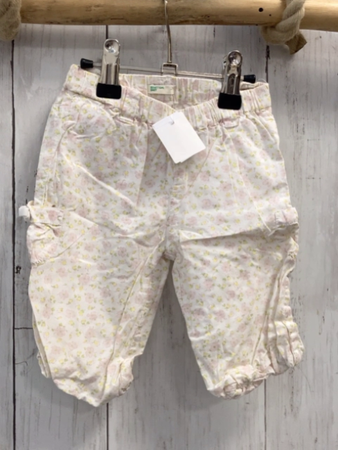 Benetton  Hose  Gr. 56  weiß Blumen Rüschensaum 