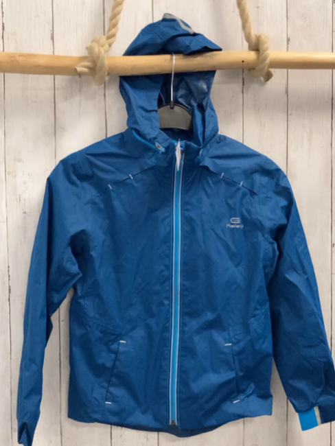 decathlon  Regenjacke  Gr. 128  petrol hellblauer Bund 