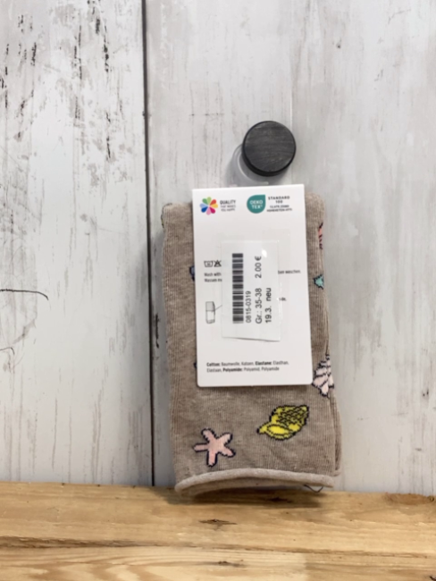 neu Socken Gr. 35-38  sand Muscheln und mehr