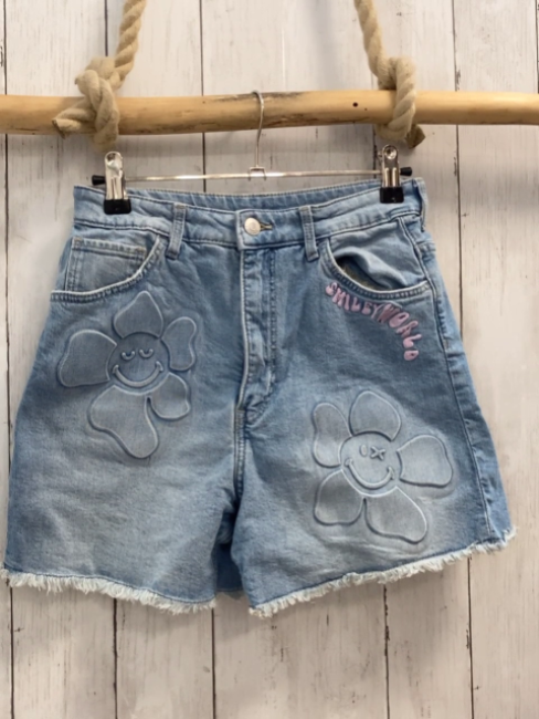 H&M  Shorts  Gr. 170  blau Jeansonnenblumen lavendel Schrift 