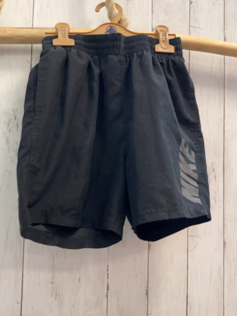 Nike  Sportshorts  Gr. 158  schwarz Schrift 