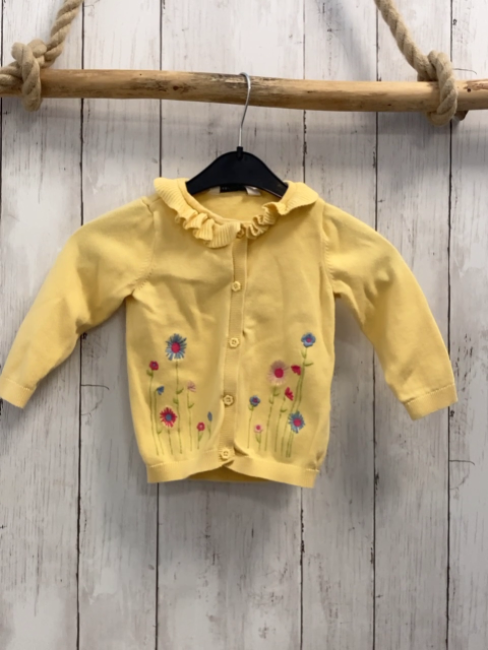   Strickjacke  Gr. 86  gelb gestickte Blumen Rüschenkragen