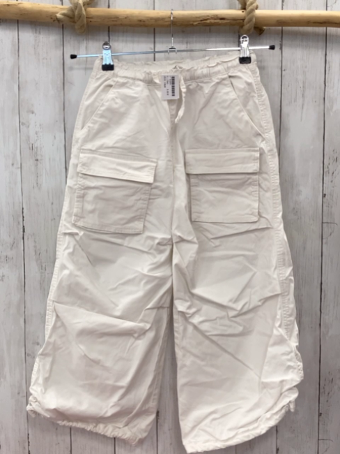 H&M Hose Gr. 140  weiß Kordel Taschen