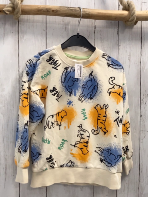 Sinsay Pullover Gr. 122  beige bunte Schrift Tiere