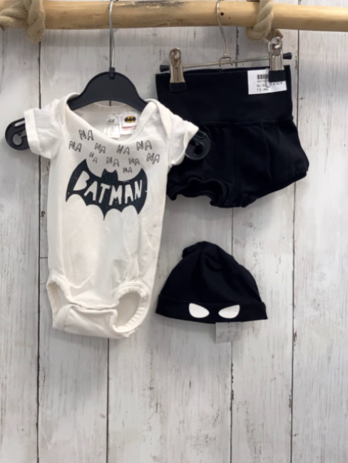 3tlg  Body Mütze + Shorts  Gr. 56  weiß schwarz Batman 