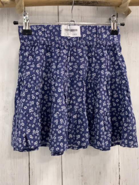   Rock Gr. 128  lila weiße Blumen