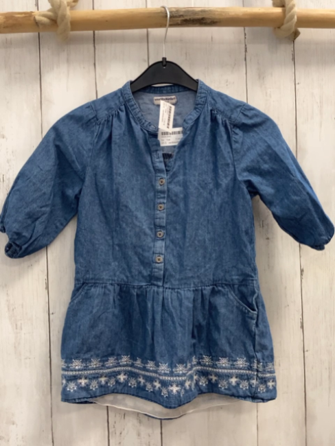 vertbaudet Kleid Gr. 104  blau Jeans weiße Blumenstickerei