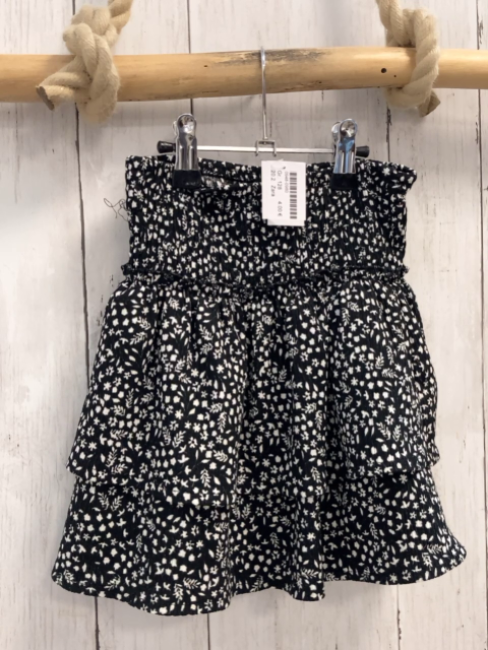Zara  Rock Gr. 128  schwarz Struktur Rüschen weiß Blumen+ Blätter 