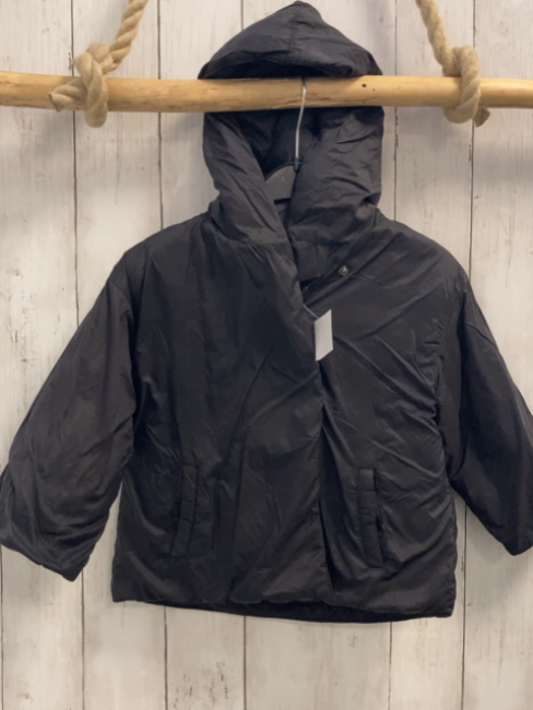 zara  Winterjacke  Gr. 104  schwarz Kapuze 