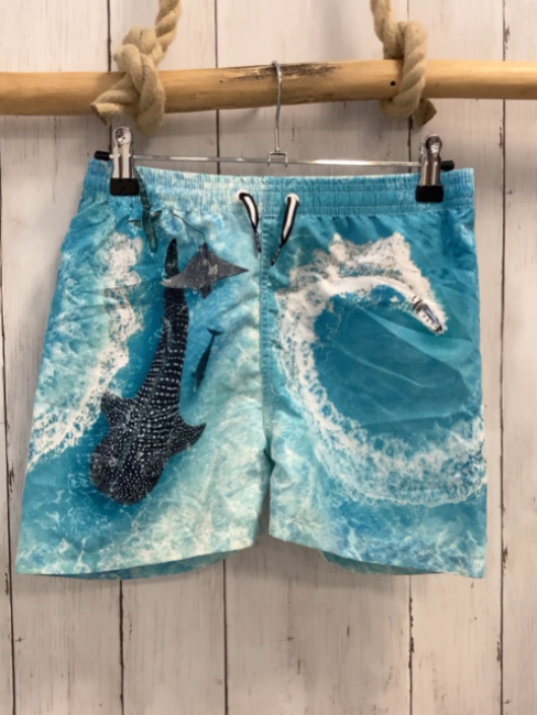 Molo  Badeshorts  Gr. 134  hellblau Schnellboot Wal 