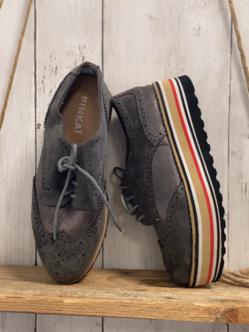 Pinkai Schuhe  Gr. 36  grau mit dicker gestreifter Sohle 