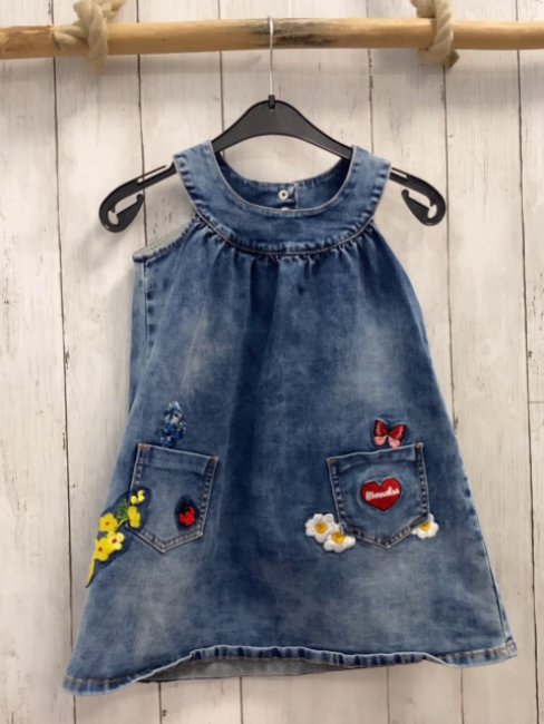 Monnalisa  Kleid  Gr. 110  blau jeans bunte Aufnäher