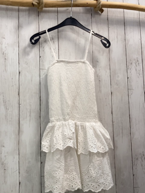 H&M  Kleid  Gr. 134  weiß gesmoktes Oberteil Rüschenrock mit Lochstickerei 
